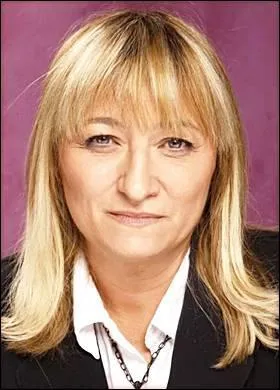 Comment s'appelait l'émission qu'animait Christine Bravo à la télévision, au début des années 90 ?