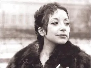 Quel est le titre du roman écrit par Albertine Sarrazin, qui la fit connaître du grand public ?