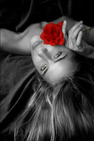 Qui chantait "Le vent dans tes cheveux blonds, quelques mots d'une chanson, que c'est beau, c'est beau la vie" ?