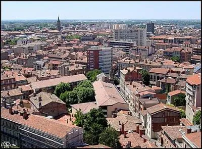 [Géographie] Quelle couleur qualifie habituellement la ville de Toulouse ?