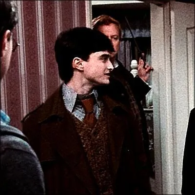 J'entre définitivement dans la légende de Poudlard depuis que je me suis évadé de l'école en balai volant... Qui suis-je ?