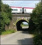 2 - 1990, Londres. Un dénommé Goddard devait livrer des bons du Trésor à la Banque d'Angleterre lorsqu'il est agressé. Son agresseur lui vole sa serviette, contenant 350 millions d'euros. Quel homme est soupçonné par la police d'avoir volé cet argent ?