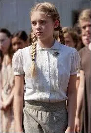 Comment s'appellent la mère et la petite sur de Katniss ?