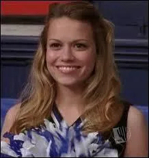 Avec qui Nathan va-t-il sortir pour rendre jaloux son frère ?