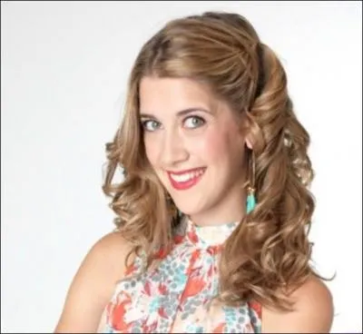 Quel est le pr&eacute;nom et le lien entre Violetta est cette femme ?