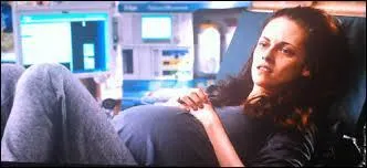 Quelle solution les Collen trouvent-ils pour alimenter le ftus de Bella ?