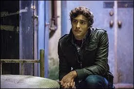 Qui est-ce qui a été séquestrée par Junior ?