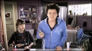 Comment Adam surnomme-t-il sa sœur ?