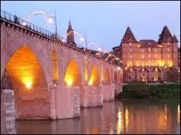 Son musée des Beaux-Arts que vous apercevez depuis le pont Vieux enjambant le Tarn porte le nom de Jean-Auguste-Dominique Ingres.