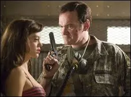 Cinéma : dans le film "Planète Terreur" (2007), que collectionne le scientifique Abby ?