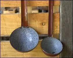 Dans quelle catégorie range-t-on les louches ?