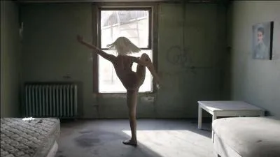 Laquelle de ces filles a dansé dans le vidéoclip "Chandelier" de Sia ?