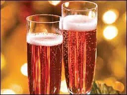 La maîtresse de maison n'a pas oublié l'apéritif.