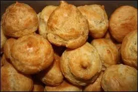 Avec le contenu de la flûte ci-dessus vous dégusterez des ------, spécialités bourguignonnes par excellence.