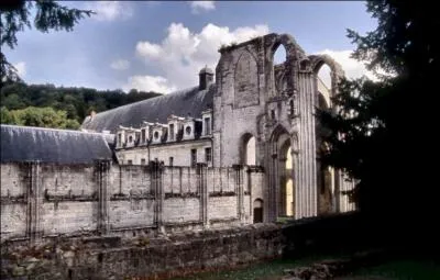 Un arrêt s'impose en Seine-Maritime à Saint-Wandrille-Rançon pour y admirer son abbaye mais autrefois quel nom portait-elle ?