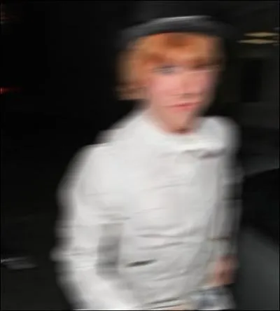 Sur Hyde Park Gate, Ern fonçait à 137 mph, mais j'ai quand même réussi à shooter cette célébrité ! De qui s'agit-il ?