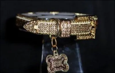 A qui ce collier d'or a-t-il été décerné en 2012 ?