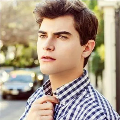 Lors de leur rencontre, Diego appelle Coraline :