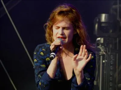 Est originaire de...