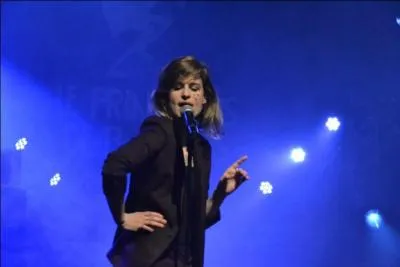 Son genre musical est...