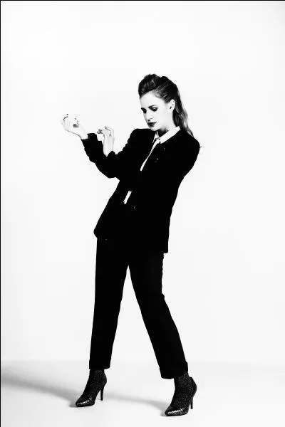 Quel producteur la découvre en 2011 ?