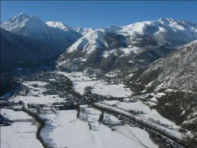 Sur la route de Sénac, en direction des Hautes-Pyrénées vous devriez vous adresser à des hommes -------, dont la racine du nom est « séno, vieux ».