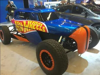 Voici, c'est un... et c'est le tout dernier né de... (Remplissez les pointillés)