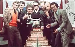 En 1975, Jacques Martin anime une nouvelle émission satirique, comment s'appelle-t-elle ?