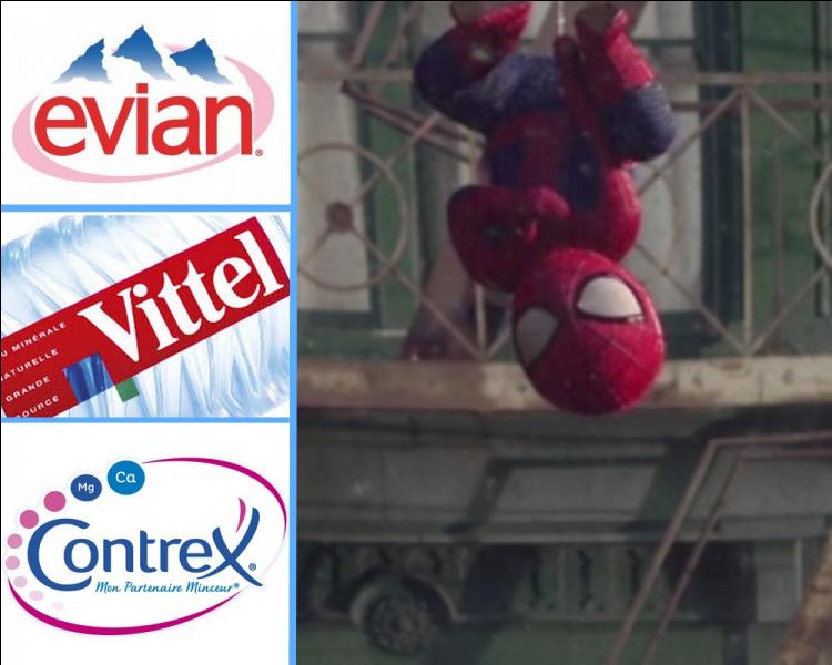 Amusante association d'une marque d'eau minérale avec la promotion d'un film, Un baby Spider Man craquant...