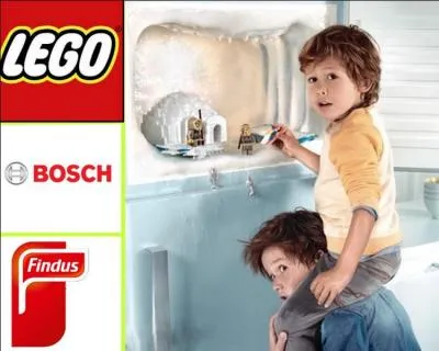 Deux facétieux bambins, pour une publicité louant...