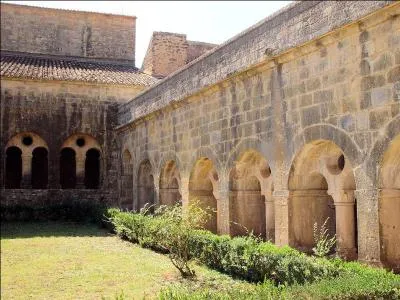 Le département du Var n'est pas limitrophe de celui :