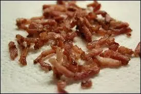 Si l'on évoque les croustillants lardons, on pense à....