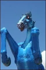 Objet des rumeurs les plus folles sur Internet, il faut dire que le goût n'est pas du meilleur effet en ce qui concerne sa décoration, voici le cheval aux yeux rouges qui orne l'extérieur de ce grand bâtiment américain. De quoi s'agit-il  ?