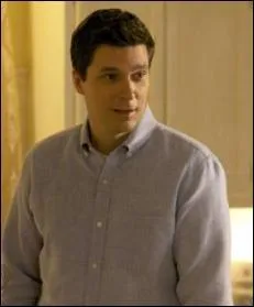 Qui joue Grayson, le père d'Elena ?