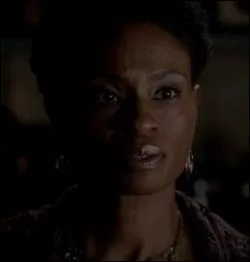 Comment s'appelle l'actrice qui joue le rôle de Nandi Lamarche qui est une sorcière ?