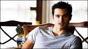 Qui joue le rôle d'Enzo ?