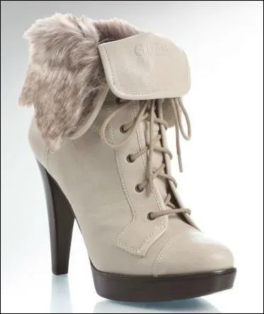 Mais elle doute. À qui demande-t-elle confirmation ?