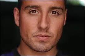 Dans quel sport s'est illustré Santiago Cazorla ?