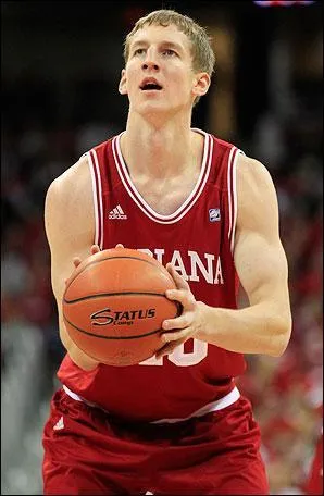 La fratrie des Zeller sera représentée pour cet événement, ce ne sera ni Luke, ni Tyler mais bien Cody Zeller qui y sera présent. Pour quelle franchise joue-t-il ?