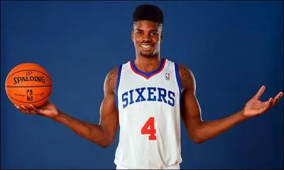 Voilà Nerlens Noel drafté en 2013 mais ayant démarré sa carrière seulement cette saison à cause d'une blessure. Quel est le surnom donné à ce joueur en référence à ses qualités de solide défenseur ?