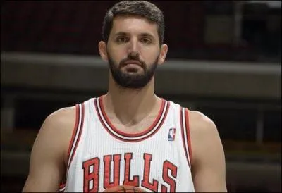 Nikola Mirotic est clairement l'un des meilleurs rookie de la saison du haut de ses 8 points de moyenne avec les Bulls, dans quel club européen jouait-il l'an dernier ?