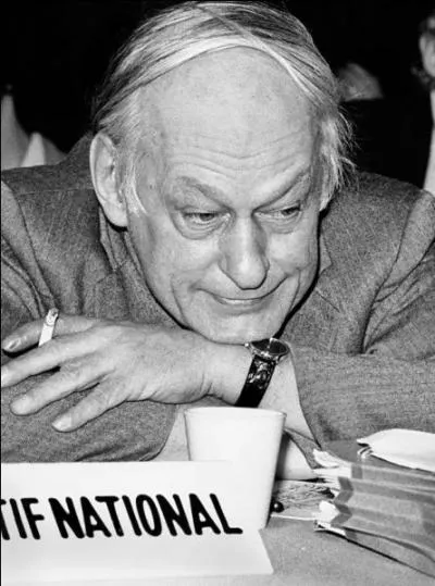 Nous sommes alors sous le gouvernement du Parti québécois dirigé par une légende. Un Premier ministre adulé de tous et ce n'est pas un curé. Il s'agit de :