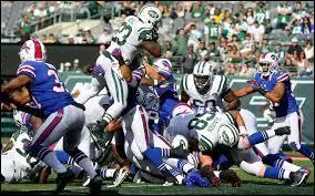 Si j'ai pour ami un footballeur américain, le ballon avec lequel il joue est de forme ?