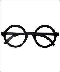 Les verres de lunettes sont parfois rectangles, carrés, ovales ou encore ronds, comme le sont les lunettes que porte  ?