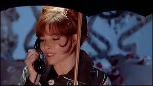 Qui interprète la chanson "Appelle mon numéro" en 2008 ?