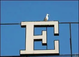 Je lis dans votre pensée. "Rhô là, ce démon ... décidément une drôle de mine".