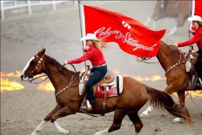Dans quelle ville a lieu le plus célèbre rodéo du Canada ?