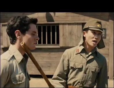 Avec quelle arme de prédilection, ce geôlier tyrannique martyrisait-il avec sadisme les détenus du camp ?