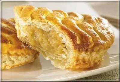 Pâtisserie faite de pâte feuilletée et garnie de compote.