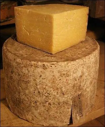Fromage à pâte dure, d'origine anglaise.